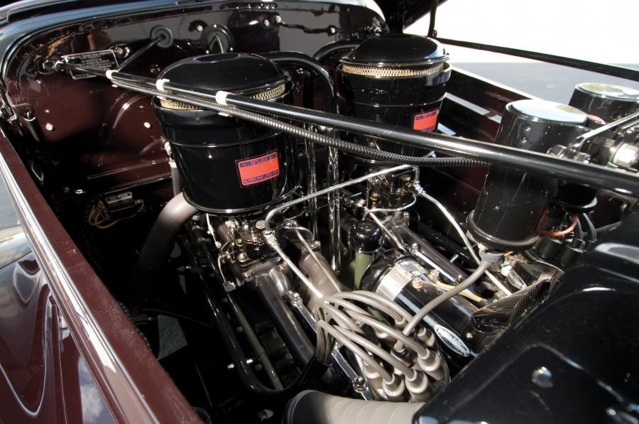  Cadillac Series 90 V16 Convertible Coupe 1938 года  (фото 9 из 15)